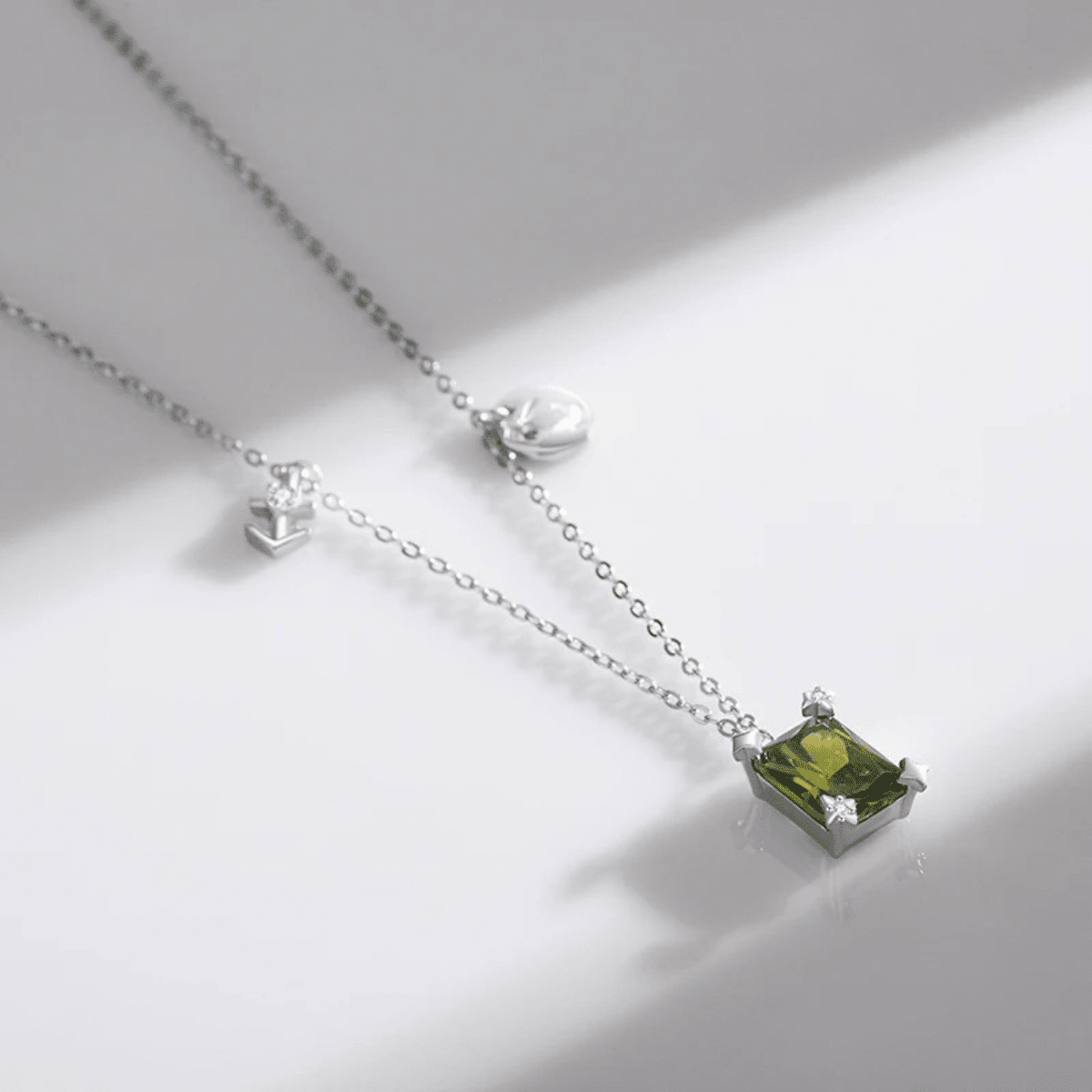 Moss Green Halo Necklace Elegance