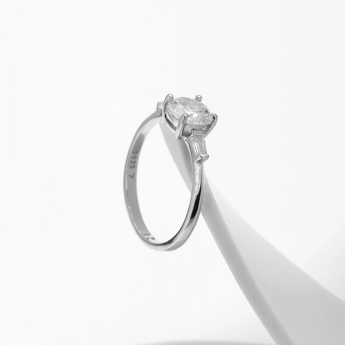 Moissanite Solitaire Sparkle 