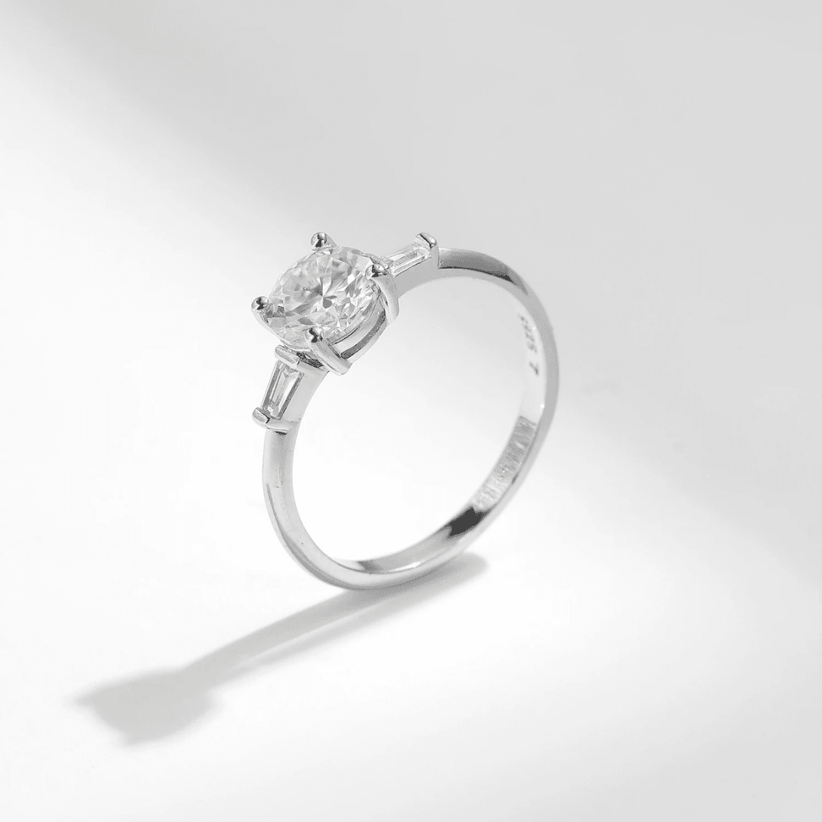 Moissanite Solitaire Sparkle 