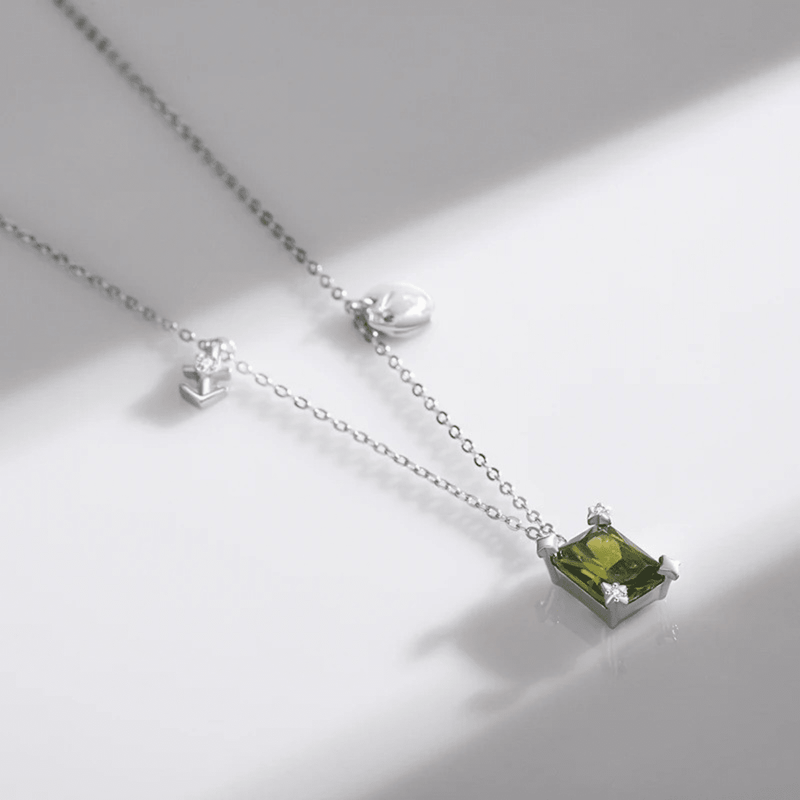 Moss Green Halo Necklace Elegance 